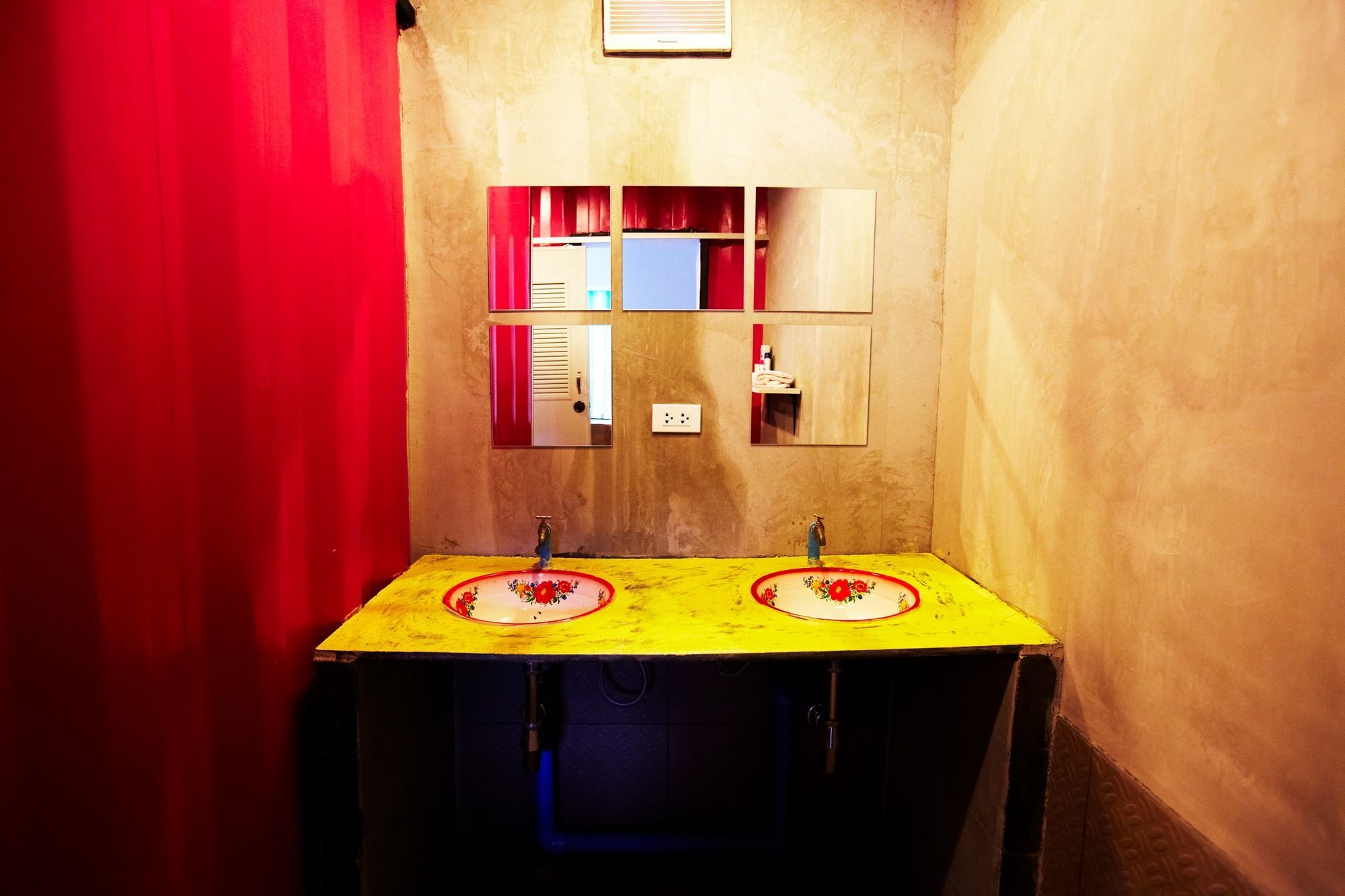 בנגקוק Wh Hostel מראה חיצוני תמונה